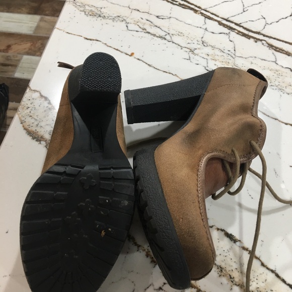 SOLD light wear heeled shoe leather and suede - Picture 2 of 3